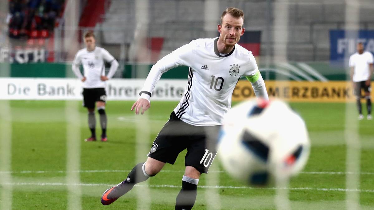 MAXIMILIAN ARNOLD: Auch der Kapitän der aktuellen U21 bringt reichlich Profi-Erfahrung mit, Arnolds Bundesliga-Debüt als 17-Jähriger liegt inzwischen fast fünf Jahre zurück. Zog mit Wolfsburg im Vorjahr ins Viertelfinale der Königsklasse ein, hat auch schon ein A-Länderspiel in seiner Vita stehen. Gerade in Sachen Führungsqualitäten aber leichter VORTEIL 2009, Zwischenstand: 4:6