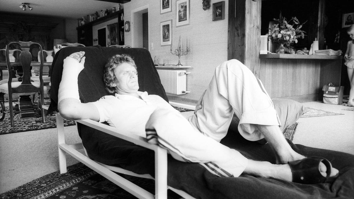 Als Torwart musste er mit 35 Jahren aufhören. Vielleicht hätte er auch mit 40 noch im Tor gestanden, wenn nicht dieser 14. Juli 1979 gewesen wäre. Auf der Heimfahrt vom Training verunglückte Maier mit dem Auto auf regennasser Straße