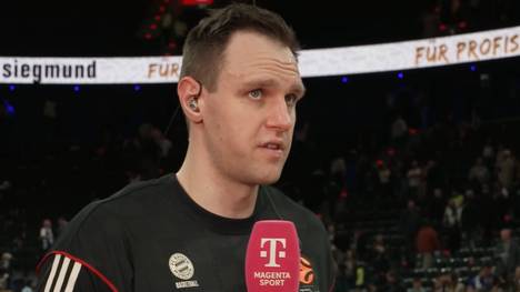 In letzter Sekunde lässt sich der FC Bayern den Sieg in der EuroLeague entreißen. Ein enttäuschter Johannes Voigtmann blickt noch einmal auf die entscheidende Szene des Spiels.