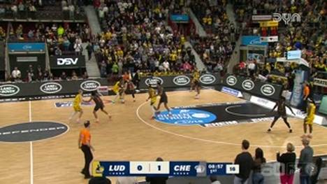 Die BBL-Highlights der Basketball-Partie MHP RIESEN Ludwigsburg - NINERS Chemnitz im Video.