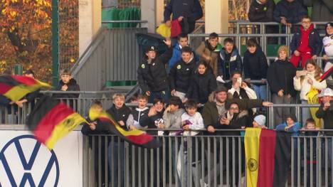Das DFB-Team trifft sich zum November-Lehrgang in Wolfsburg. SPORT1-Reporter Niclas Löwendorf schildert seine Eindrücke vom öffentlichen Training. 