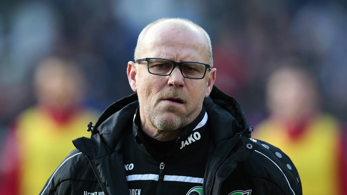 Nach lediglich einem Sieg aus elf Spielen wird Schaaf bei Hannover 96 freigestellt. Wenige Tage  zuvor äußerte Präsident Martin Kind noch den Wunsch, gemeinsam mit Schaaf den Weg in die Zweite Liga anzutreten. Schaafs Ruf als Erfolgscoach trägt durch die Station in Hannover tiefe Narben davon