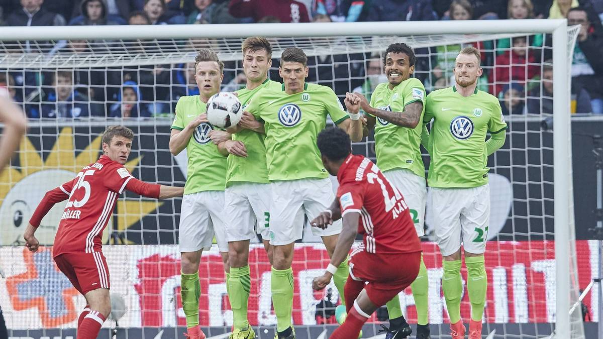 PLATZ 7 - Saison 2016/17: Dass die Top Ten mit dem siebten Rang beginnen, liegt daran, dass gleich fünf Teams den Titel am 31. Spieltag klar machen. Am 29. April des Vorjahres bringt David Alaba den FC Bayern in Wolfsburg mit 1:0 in Führung