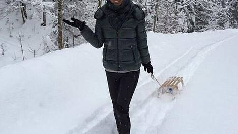 Lang, lang ist's her: Ana Ivanovic scheint den Schnee sehr vermisst zu haben.