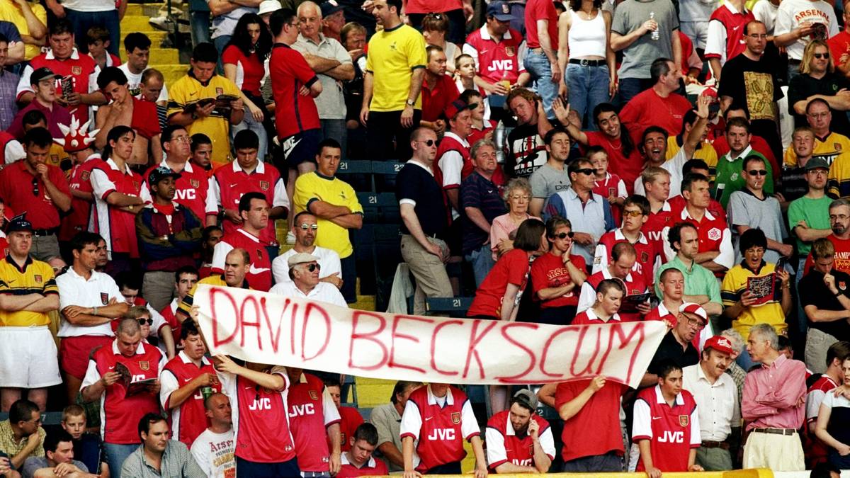 Auch in den Stadien der Premier League - wie hier beim FC Arsenal - braucht der einstige Shootingstar in der darauffolgenden Saison ein dickes Fell