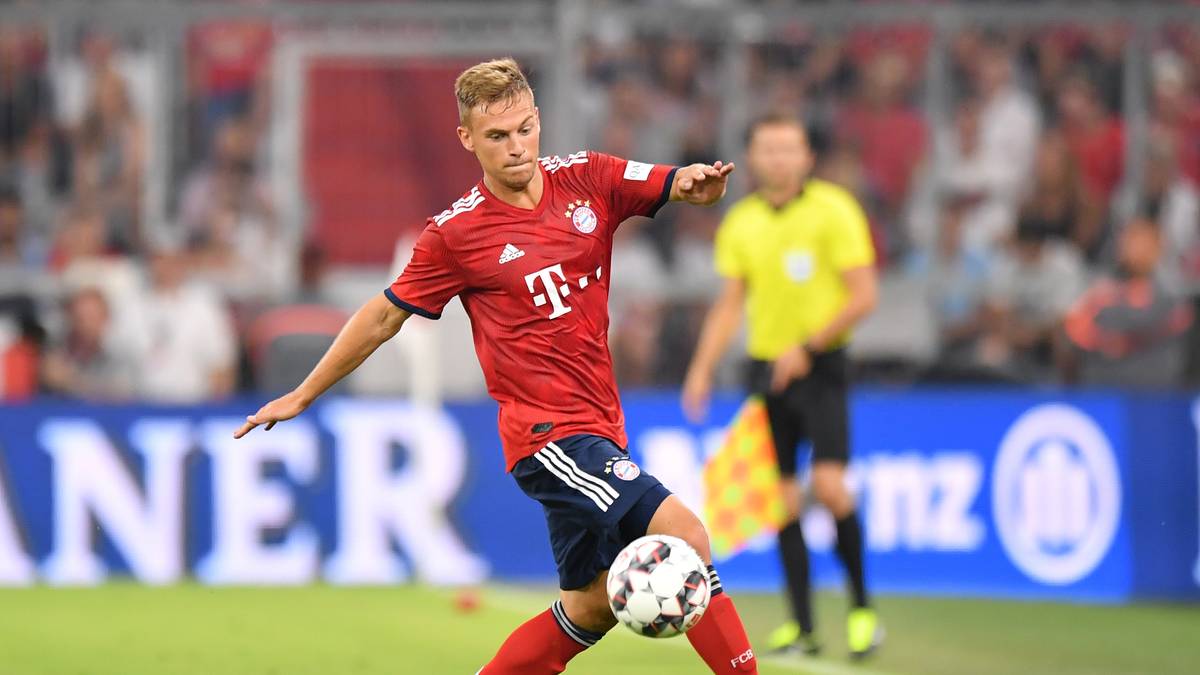 JOSHUA KIMMICH: Hat als Rechtsverteidiger womöglich keinen Freifahrtschein mehr hat. Während der USA-Reise testete Kovac Serge Gnabry auf dieser Position. Rafinha macht ebenfalls einen guten Eindruck. Dennoch: Kimmich ist so verbissen, dass er seinen Stammplatz nicht hergeben wird. Drischt im Training aus Ärger schon mal die Bälle weg. Wirkt ungemein fit. Supercup-Form: 80 Prozent
