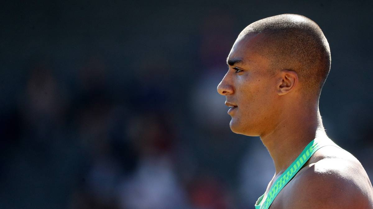Ennis' Pendant bei den Männern ist Ashton Eaton. Der US-Amerikaner ist amtierender Weltmeister, Olympiasieger und Weltrekordhalter im Zehnkampf. Seine Frau Brianne Theisen-Eaton aus Kanada gilt als größte Herausforderin von Ennis-Hill