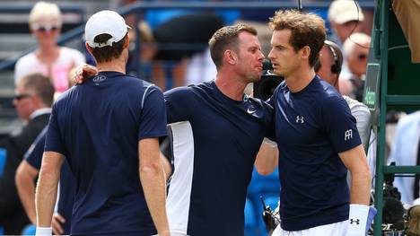 Jamie (l.) und Andy Murray (r.) gewannen ihr Doppel