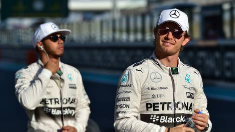 Lewis Hamilton (.) lästert gerne über Rosbergs behütete Kindheit