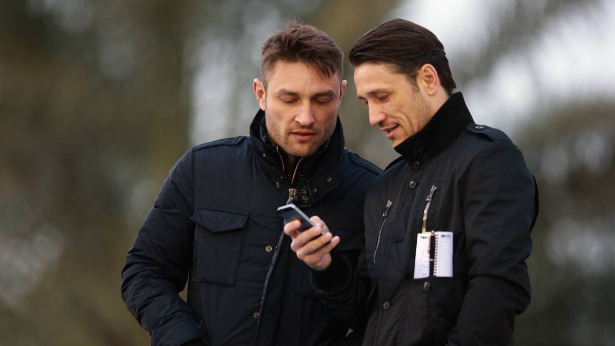 Die Münchner haben aber auch prominente Gäste - darunter die Ex-FCB-Profis Robert und Niko Kovac
