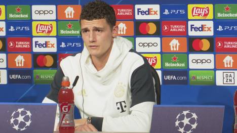 Bayern-Spieler Banjamin Pavard äußert sich auf der Pressekonferenz vor dem CL-Rückspiel gegen City über die Rückkehr des suspendierten Mané und seine eigene Rolle beim FCB als Innen- oder Außenverteidiger. 
