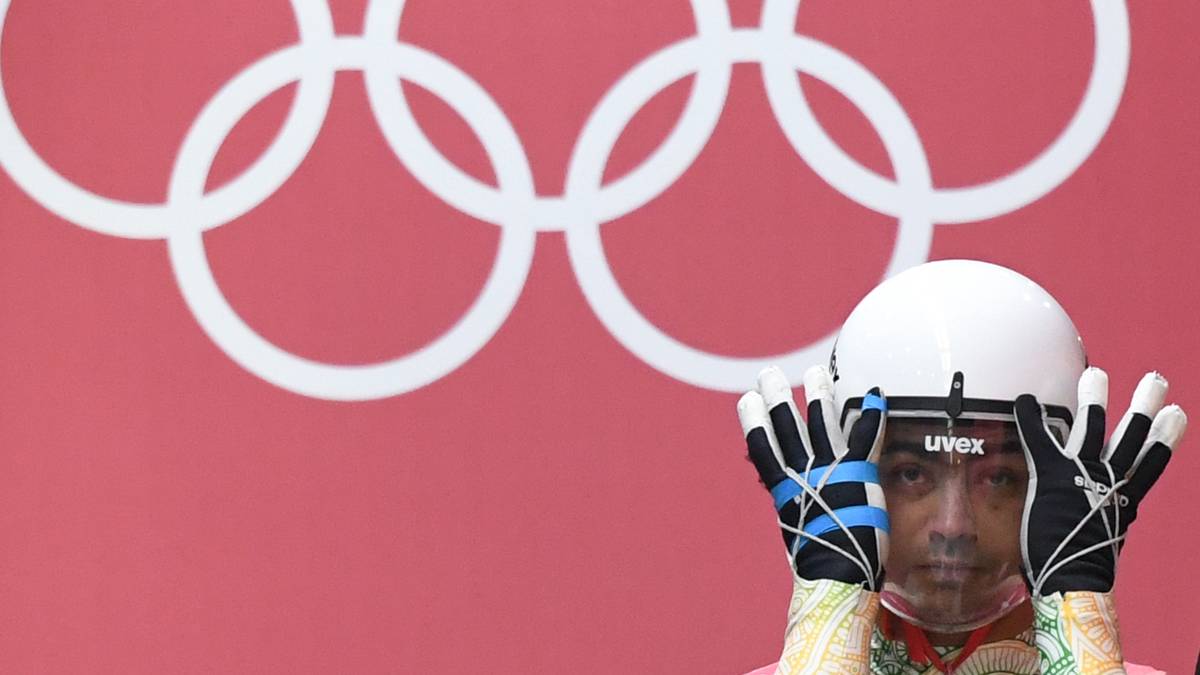 Er selbst tritt im Rodeln an - als einziger Inder. Das erfordert Durchblick