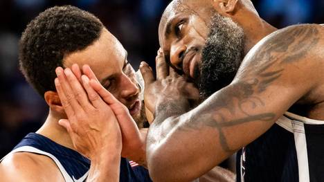 Steph Curry (l.) und LeBron James bejubelten Basketball-Gold mit den USA