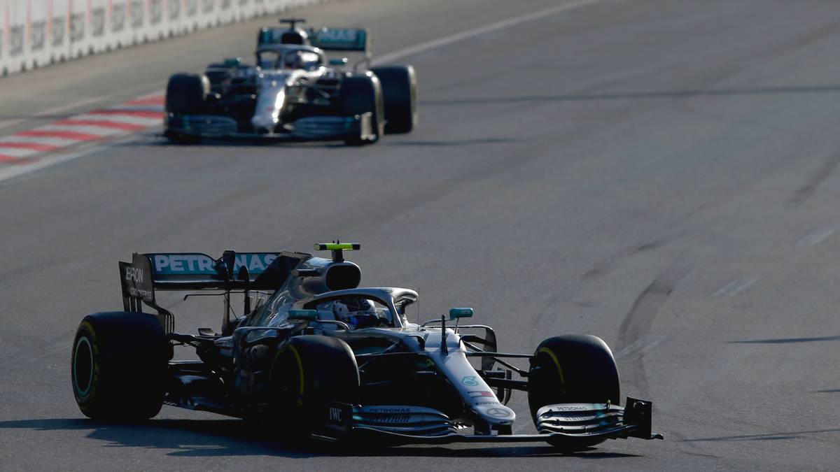 The Guardian: "Der Große Preis von Aserbaidschan, Schauplatz dramatischer Rennen in der Vergangenheit, wurde durch die Perfektion der unaufhaltsamen Silberpfeile zur einseitigen Angelegenheit. In drei der vier Rennen war Mercedes für Ferrari unerreichbar"