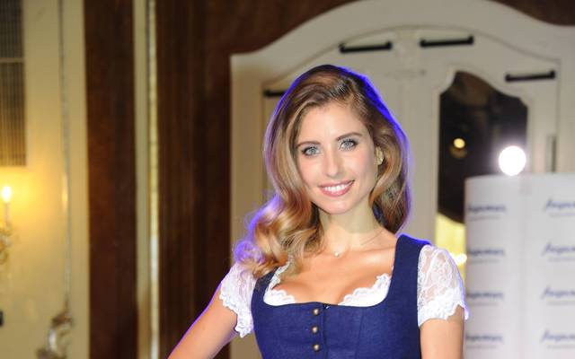 Angermaier Wiesn Kollektion Wirbel Um Cathy Hummels Dirndl Foto