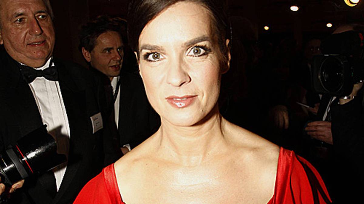 Heute ist die geborene Brandenburgerin präsenter denn je - nicht nur wegen der Produktion von Eiskunstlauf- und Fernsehshows in den USA und Europa: Die Ex-Freundin von unter anderem "MacGyver" Richard Dean Anderson ist stets gern gesehener Gast auf dem Roten Teppich