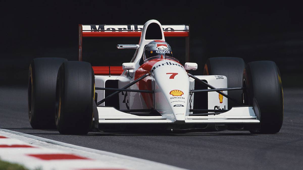 Michael schaffte es nach seinem Vater ebenfalls in die Formel 1, hatte dabei aber kein Glück. Diverse Umstände führten dazu, dass er sein Talent nicht zeigen konnte. 1993 hatte er bei McLaren den großen Ayrton Senna als Teamkollegen und keine Chance: Nach 13 Rennen und mageren sieben Punkten wurde er durch Mika Häkkinen ersetzt