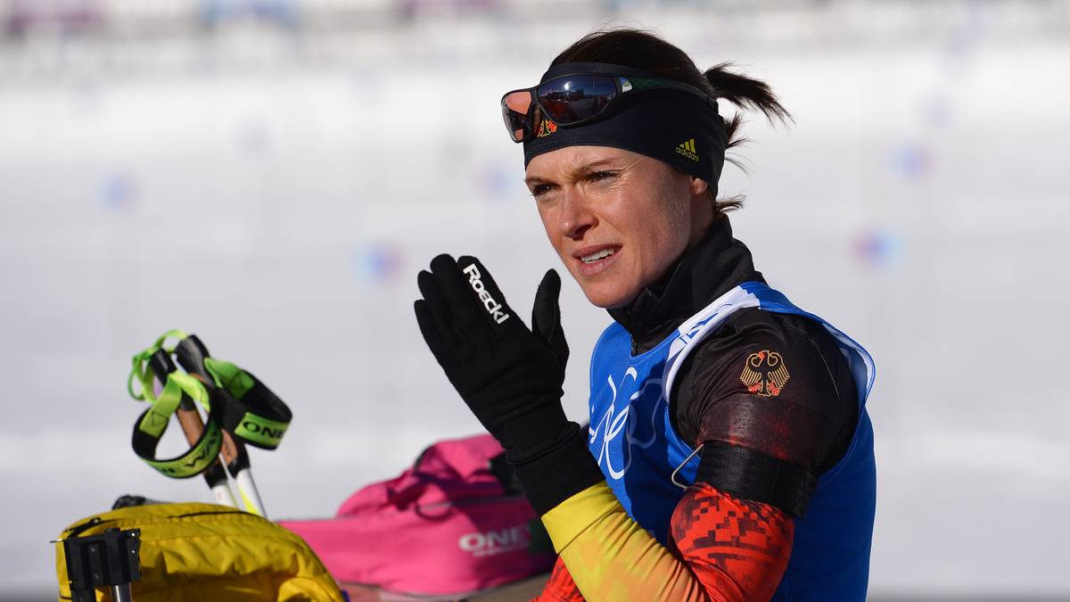 Biathletin Evi Sachenbacher-Stehle wird bei einer Dopingkontrolle nach dem Massenstart-Rennen bei den Olympischen Spielen 2014 in Sotschi sowohl in der A- als auch in der B-Probe positiv auf das Stimulans Methylhexanamin getestet. Es sollen chinesische Energieriegel gewesen sein, erklärt sie hinterher