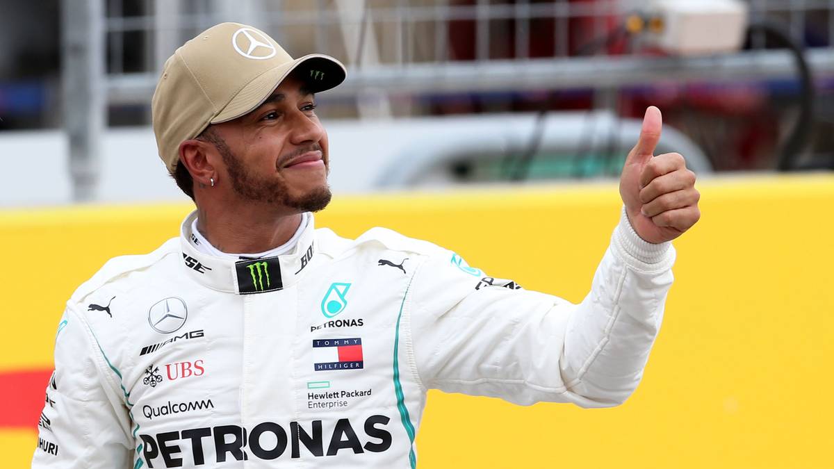 U wie Unsummen: Hamilton gehört zu den bestbezahlten Piloten im Feld. Sein laufender Vertrag soll ihm in diesem Jahr mit Prämien rund 36 Millionen Euro Gehalt einbringen. Zudem verdient er noch knapp acht Millionen Euro mit Werbung