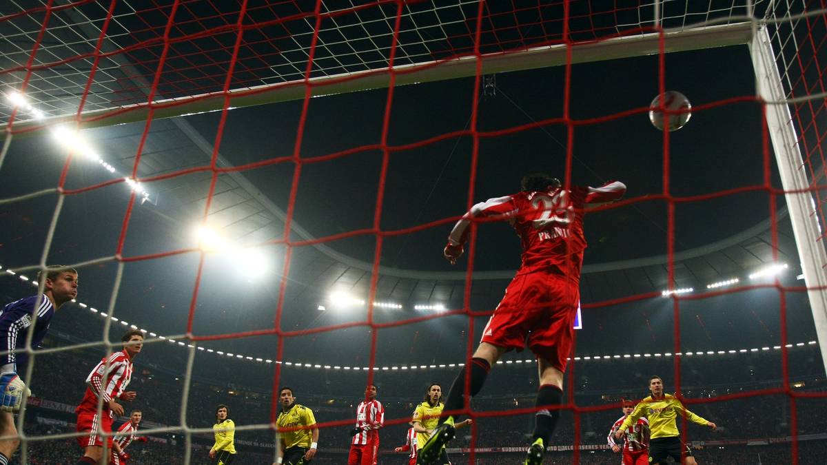 Der Kopfball von Mats Hummels zum 3:1 macht den glanzvollen Sieg der Gäste in der Allianz Arena perfekt...