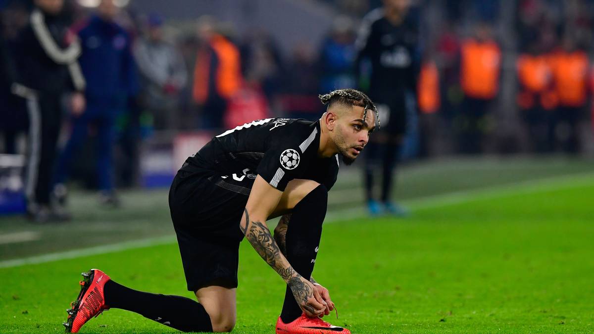 LAYVIN KURZAWA: Hatte ein ums andere Mal Probleme mit der Geschwindigkeit von Coman, konnte zudem Tolisso beim 0:2 nicht am Kopfballtreffer hindern. Der Mann mit der eigenwilligen Frisur gewann nur 20 Prozent seiner Zweikämpfe. SPORT1-Note: 5