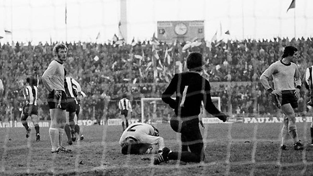 Ärmster Hund an dem Tag: BVB-Keeper Jürgen Rynio. Am Ende der Saison steht für den BVB der bittere Marsch in die Zweite Liga an.