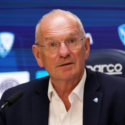 Hans-Peter Villis bleibt Vorstandsvorsitzender des Fußball-Bundesligisten VfL Bochum.