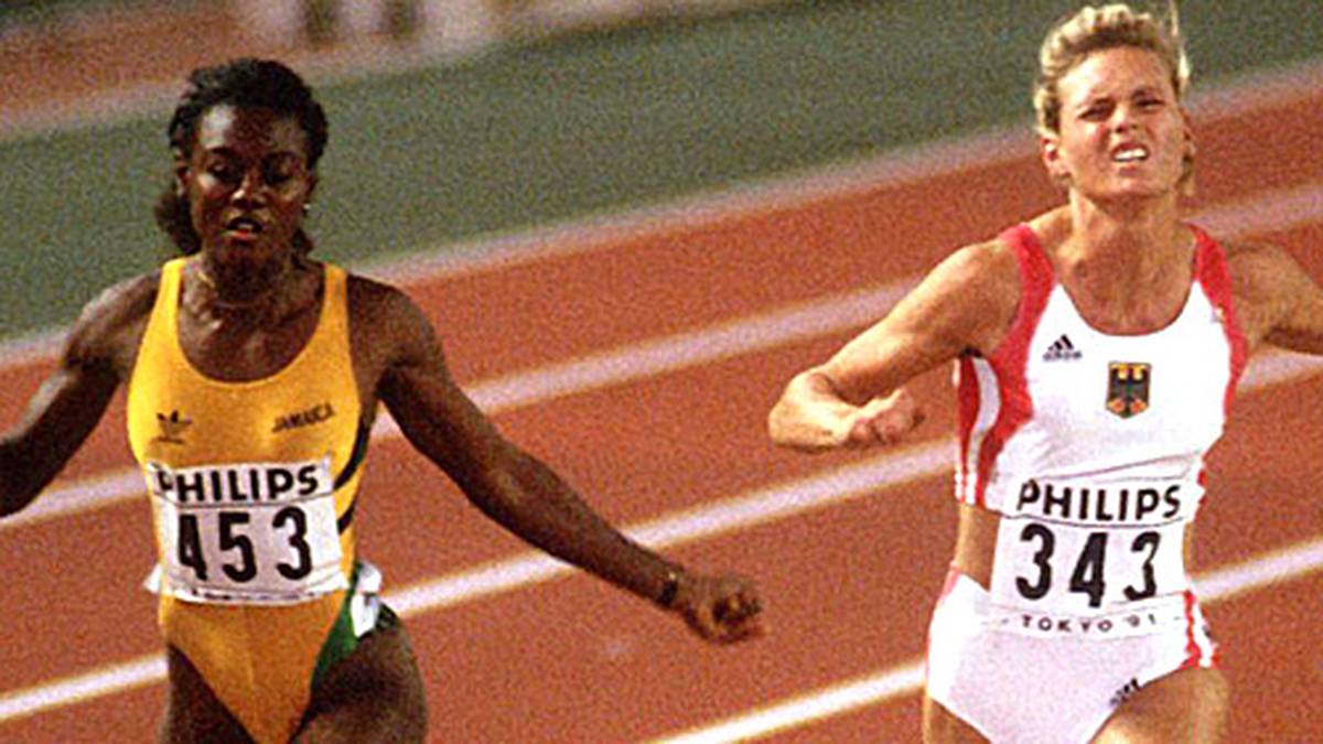 Katrin Krabbe gilt Anfang der 90er als eine der besten Sprinterinnen der Welt: 1991 holt die Neubrandenburgerin WM-Gold über 100 und 200 Meter. Doch 1992 findet ihre Karriere nach einem positiven Dopingtest ein jähes Ende. In den Folgejahren ist Krabbe vor allem wegen juristischer Schlammschlachten in den Medien