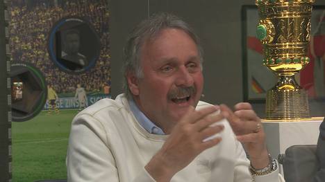 Peter Neururer kritisiert im Fantalk Hansi Flick. Der Bayern-Coach soll seiner Meinung nach endlich Klartext reden.