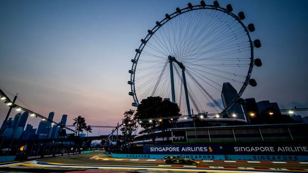 SINGAPORE, SINGAPORE - SEPTEMBER 21: Nico Hulkenberg of Germany driving the (27) Renault Sport Formula One Team RS19 on track during final practice for the F1 Grand Prix of Singapore at Marina Bay Street Circuit on September 21, 2019 in Singapore. (Photo by Mark Thompson/Getty Images)