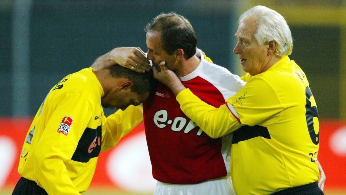 "Ein großartiger Borusse ist von uns gegangen. Dieser Tag ist für die gesamte BVB-Familie unendlich traurig", sagte BVB-Geschäftsführer Hans-Joachim Watzke