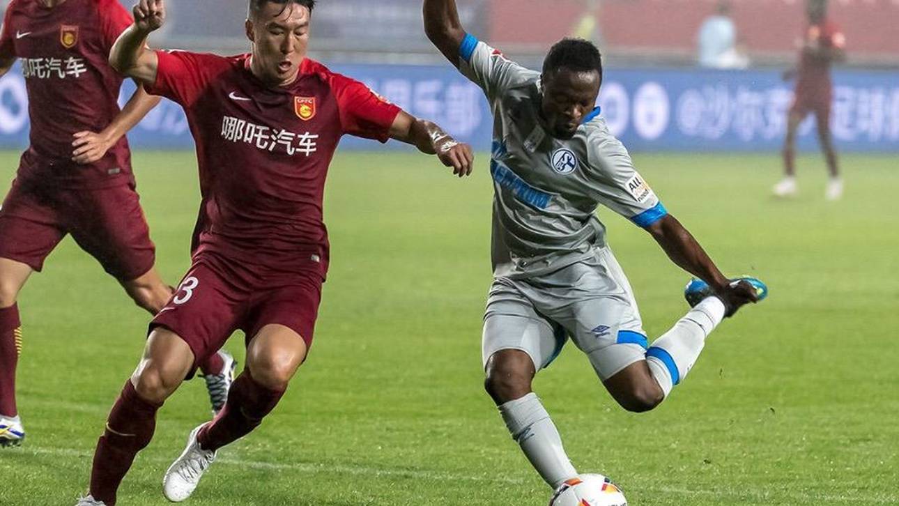 Schalke feiert späten Sieg in China