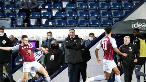 Trainer Sam Allardyce (M.) von West Bromwich Albion fordert eine Unterbrechung der Premier-League-Saison