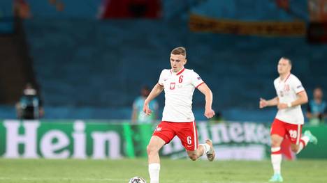 Das polnische Fußballtalent Kacper Koslowski hat den Dortmunder Bundesliga-Profi Jude Bellingham nach nur sechs Tagen als jüngsten Spieler der EM-Geschichte abgelöst.
