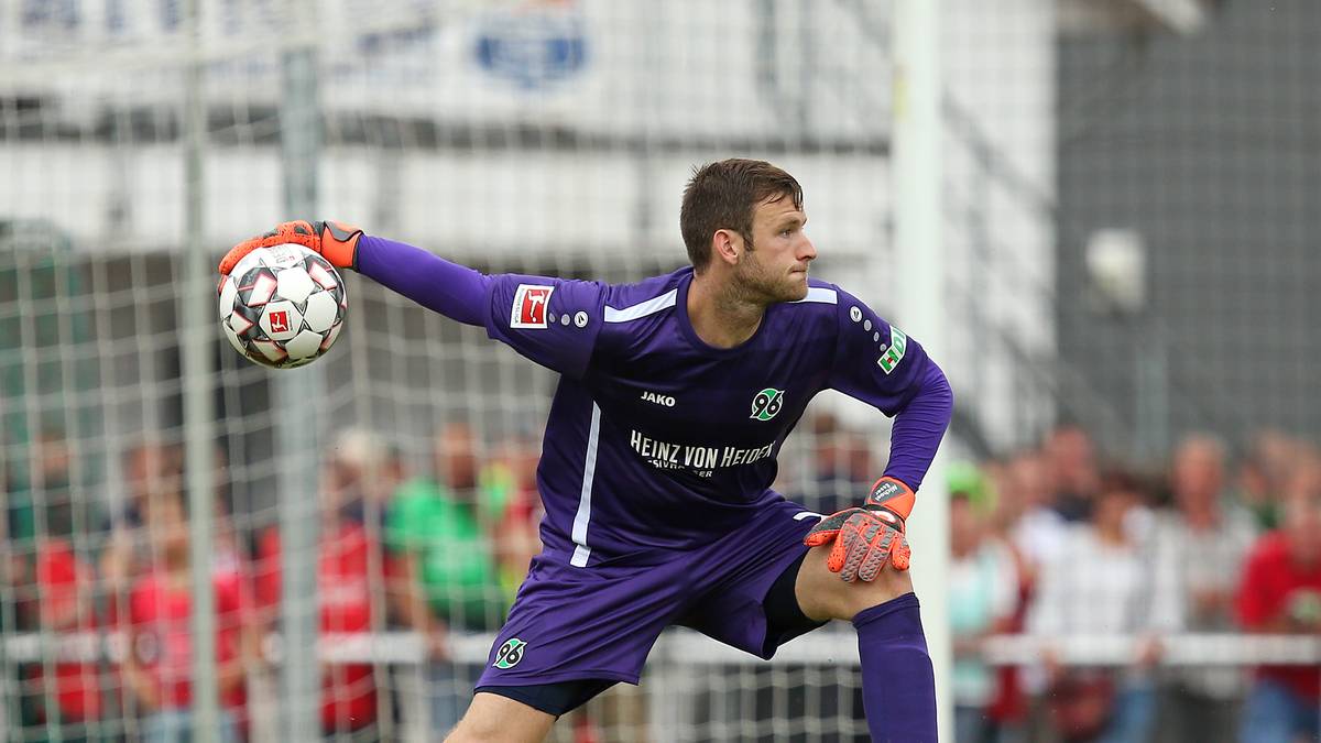 PLATZ 16: MICHAEL ESSER (Hannover 96): Weisse Westen: 5 - Gegentore: 66