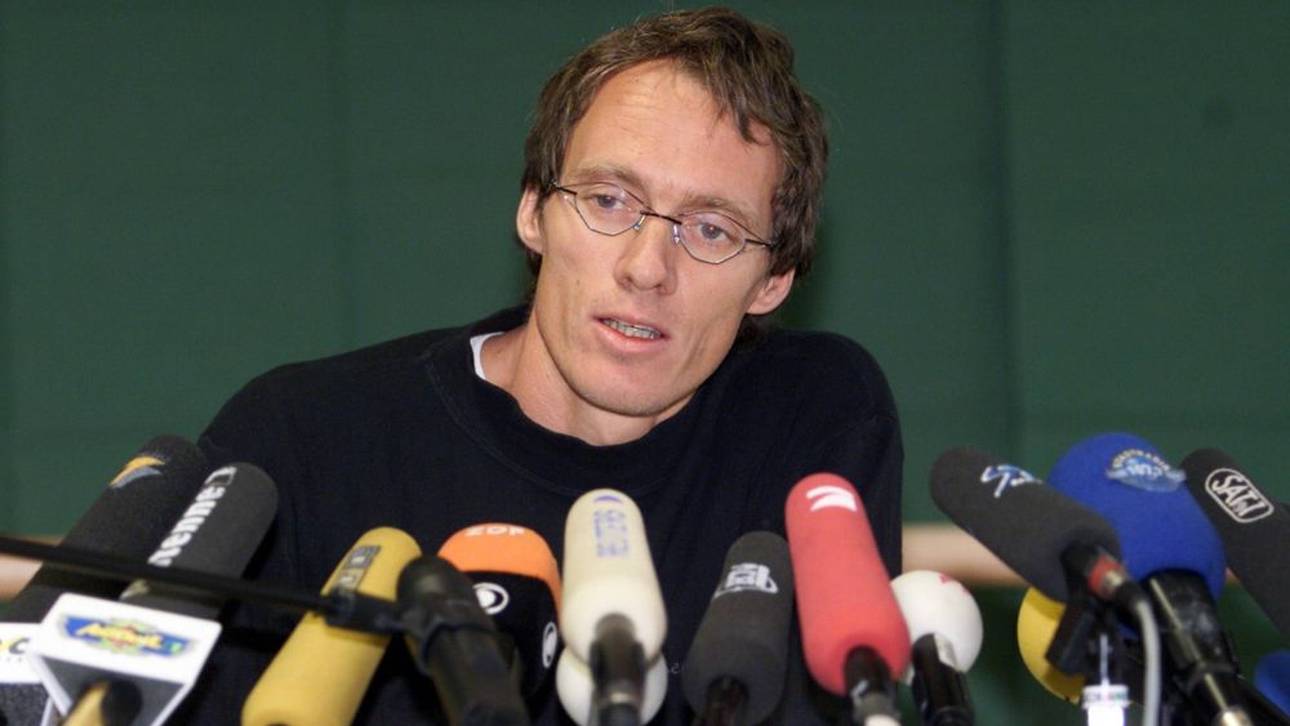 Dieter Baumann bei der Pressekonferenz nach der Dopingtest-Enthüllung
