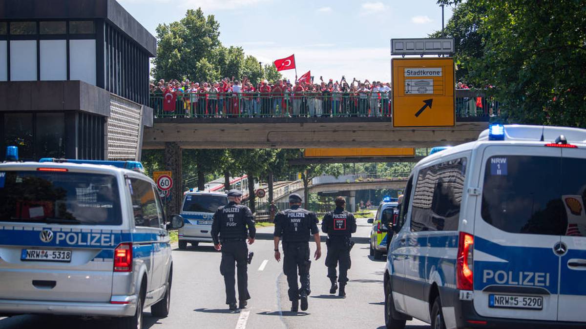 Chaos in Dortmund vor dem Spiel zwischen der Türkei und Portugal
