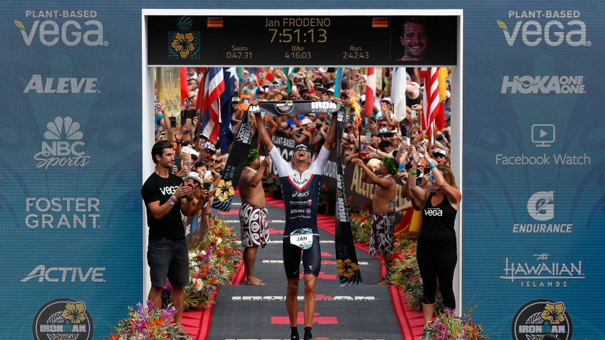 Drei Jahre später schafft der 38-Jährige dann sein persönliches Meisterstück und gewinnt als erster Deutscher zum dritten Mal die Ironman-WM auf Hawaii. In 7:51:13 Stunden stellt er dabei zugleich eine neue Rekordzeit auf. Der Zweitplatzierte Tim O'Donnell (USA) hat fast achteinhalb Minuten Rückstand