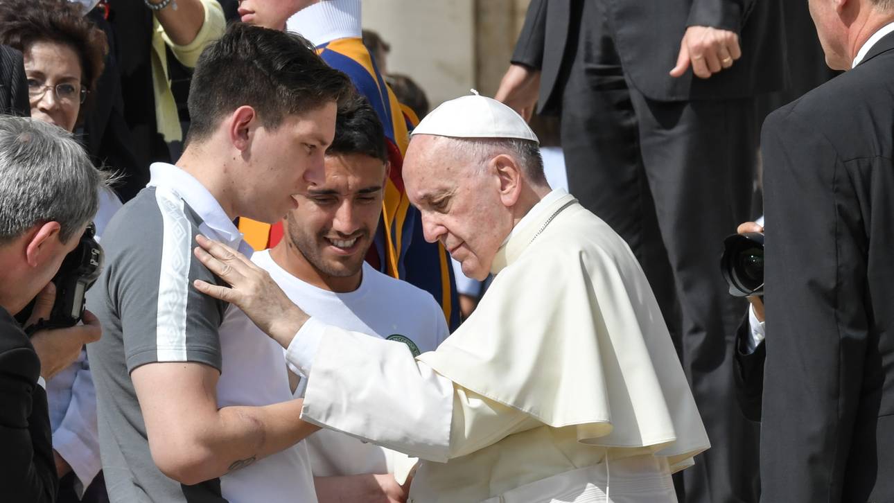 Papst empfängt Chapecoense