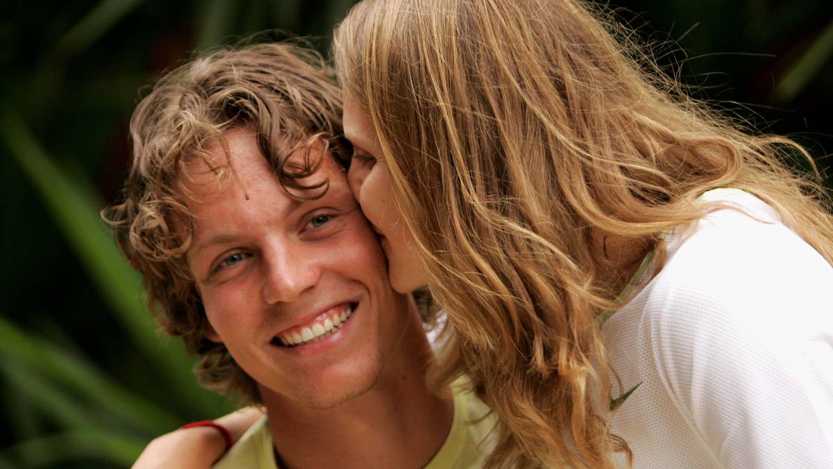 LUCIE SAFAROVA und TOMAS BERDYCH: Sie lernten sich 2002 in einem Tennisklub im tschechischen Prostejov kennen - Safarova war damals 15, Berdych 17. Ihre Liebe endete nach knapp neun Jahren. "Es war zu viel Tennis. Jeden Tag zu spielen und mit Erfolgen und Niederlagen zurechtzukommen, ist nicht leicht," sagte Berdych danach