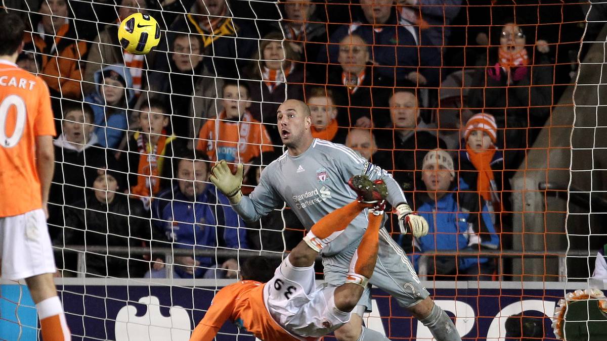 PEPE REINA: Wechselte im Anschluss an den epischen Finalerfolg in der Königsklasse an die Anfield Road und erlebte durchaus erfolgreiche Jahre in Liverpool. Auch wenn es für den ganz großen Wurf nicht reichen sollte