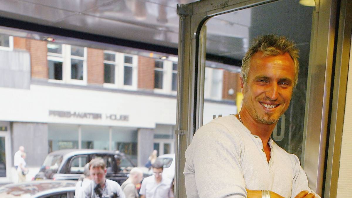 Beschäftigungslos blieb Ginola auch danach nicht. Er verdingte sich als TV-Experte, Klubberater - und auch als Model und Schauspieler. Im Kriegsfilm "Operation Matchbox" etwa spielte er einen deutschen Wehrmachtsdeserteur mit dem schönen Namen Dieter Max