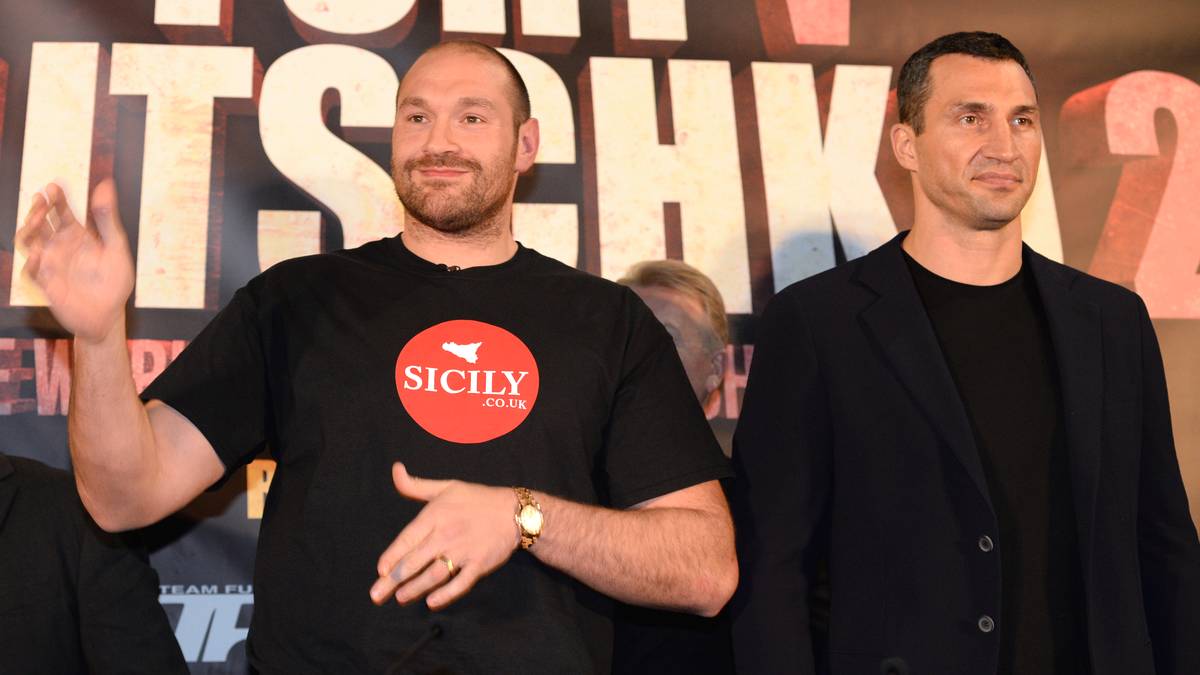 Das erste Re-Match gegen Klitschko ist für den 9. Juli geplant. Doch wegen einer angeblichen Knöchelverletzung sagt Fury den Kampf ab.