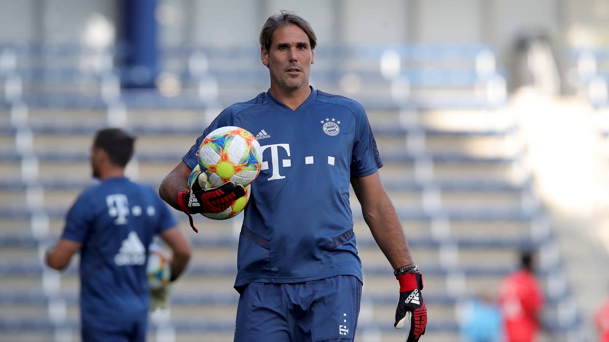 SIMON JENTZSCH: Der frühere 1860-Keeper gehört zwar nicht zum unmittelbaren Team von Niko Kovac, fungiert seit der Saison 2019/20 als neuer Torwarttrainer der U17. Auf der USA-Reise der Profis wurde Jentzsch von Tapalovic, dem Torwarttrainer von Manuel Neuer und Sven Ulreich, eingearbeitet