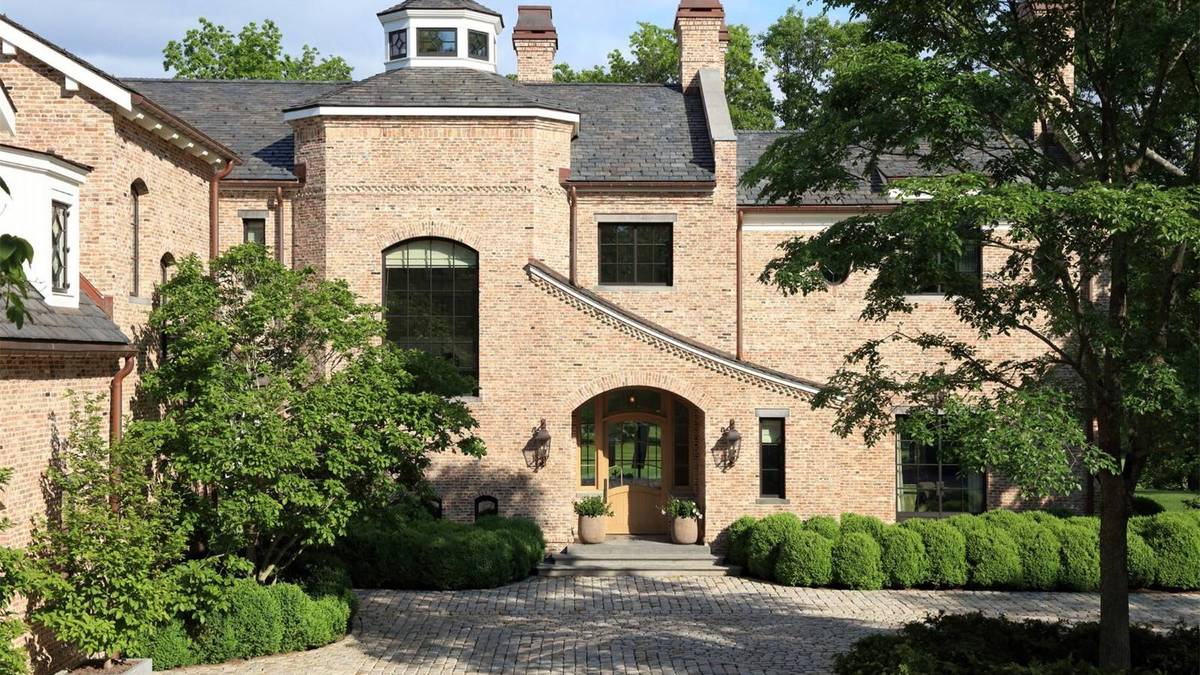 Insgesamt gibt es sogar Platz für 20 Autos, mit einem kreisförmigen Fahrweg kann man das Gelände auch per Auto entdecken