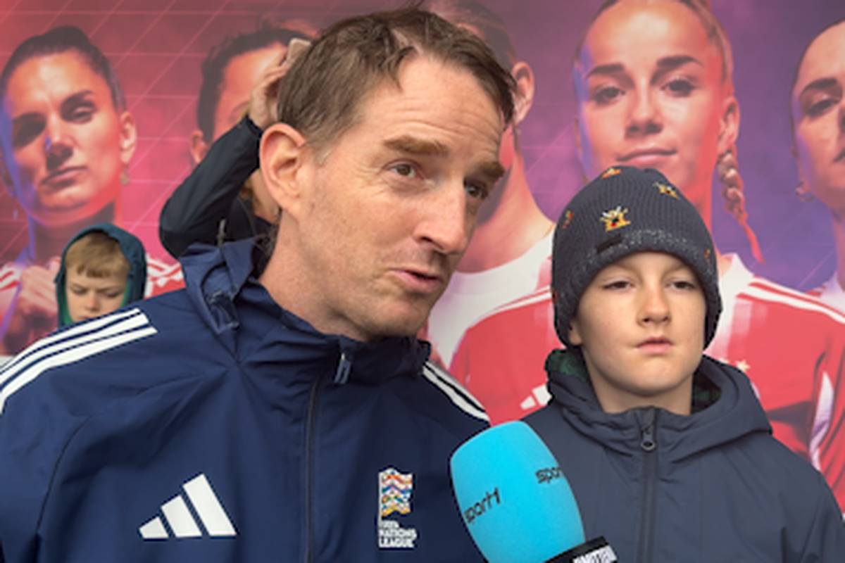 Am Montag fand das erste öffentliche Training des FC Bayern München der neuen Saison statt. SPORT1-Chefreporter Stefan Kumberger hat die Bayern-Fans nach Nick Woltemade gefragt - brauchen die Bayern ihn überhaupt?