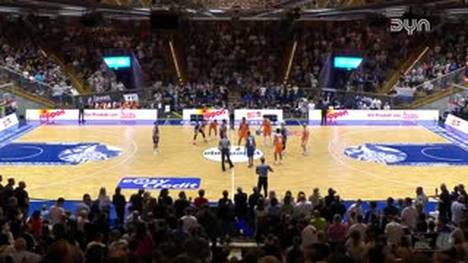 Die BBL-Highlights der Partie HAKRO Merlins Crailsheim - RASTA Vechta im Video.