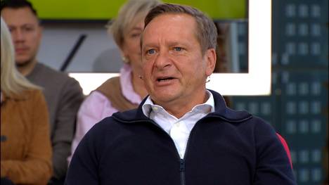 Karim Adeyemi zeigt sich nach seiner Auswechslung gegen Köln frustriert und wirft seine Wasserflasche weg. Im Doppelpass lobt die Runde die Reaktion von Niko Kovac auf den Ausraster. 