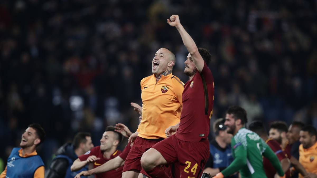 La REPUBBLICA: "Rom hat seine unglaublichste und außerordentlichste Nacht seit Jahrzehnten erlebt, seit dem Gewinn des Scudettos mit Francesco Totti 2001. 3:0 gegen Barcelona, das Unmögliche ist geschehen. Messi verlässt mit gesenktem Kopf das Spielfeld"