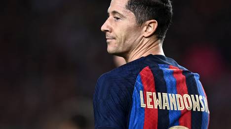 Robert Lewandowski wird nicht nur bei der restlichen Weltmeisterschaft zuschauen müssen. Auch bei den ersten Spielen des FC Barcelona im neuen Jahr ist er nicht dabei.